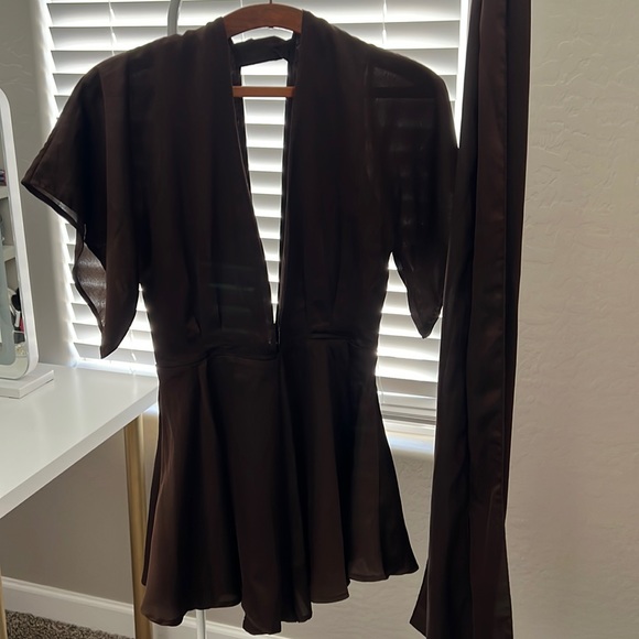 Brown shorts romper - Picture 2 of 5